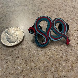 Snake pin